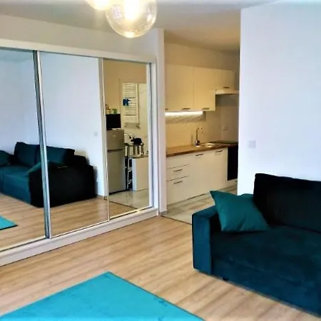 Apartament 2-osobowy Przy Plywajacych Basenach Zakrzowek Apartamento *